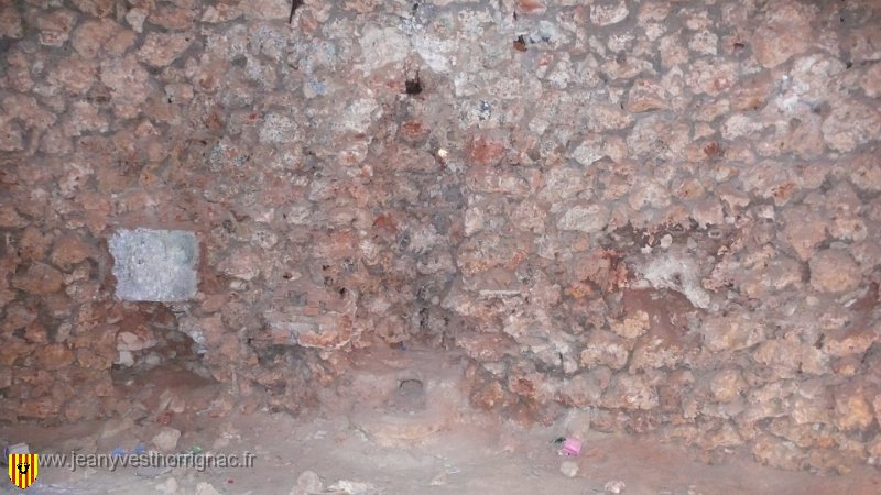 la grotte de Misserghin  On devine la forme de la statue de la vierge.JPG - La grotte où on devine la forme de la statue de la Vierge